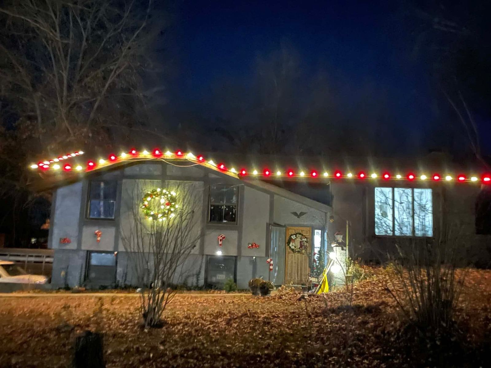 Red and white roofline lights