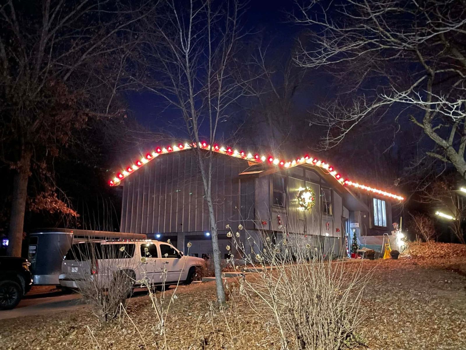 Red and white candy-cane roofline