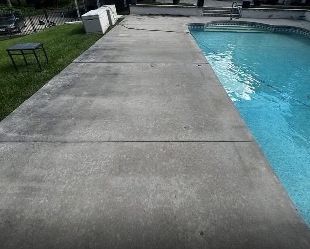 Pool deck before cleaning